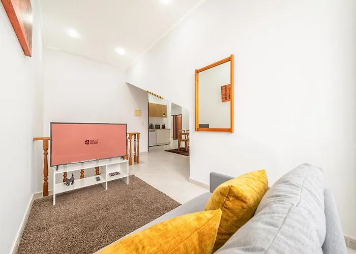 Guestready - Views & Comfort Апартаменты *